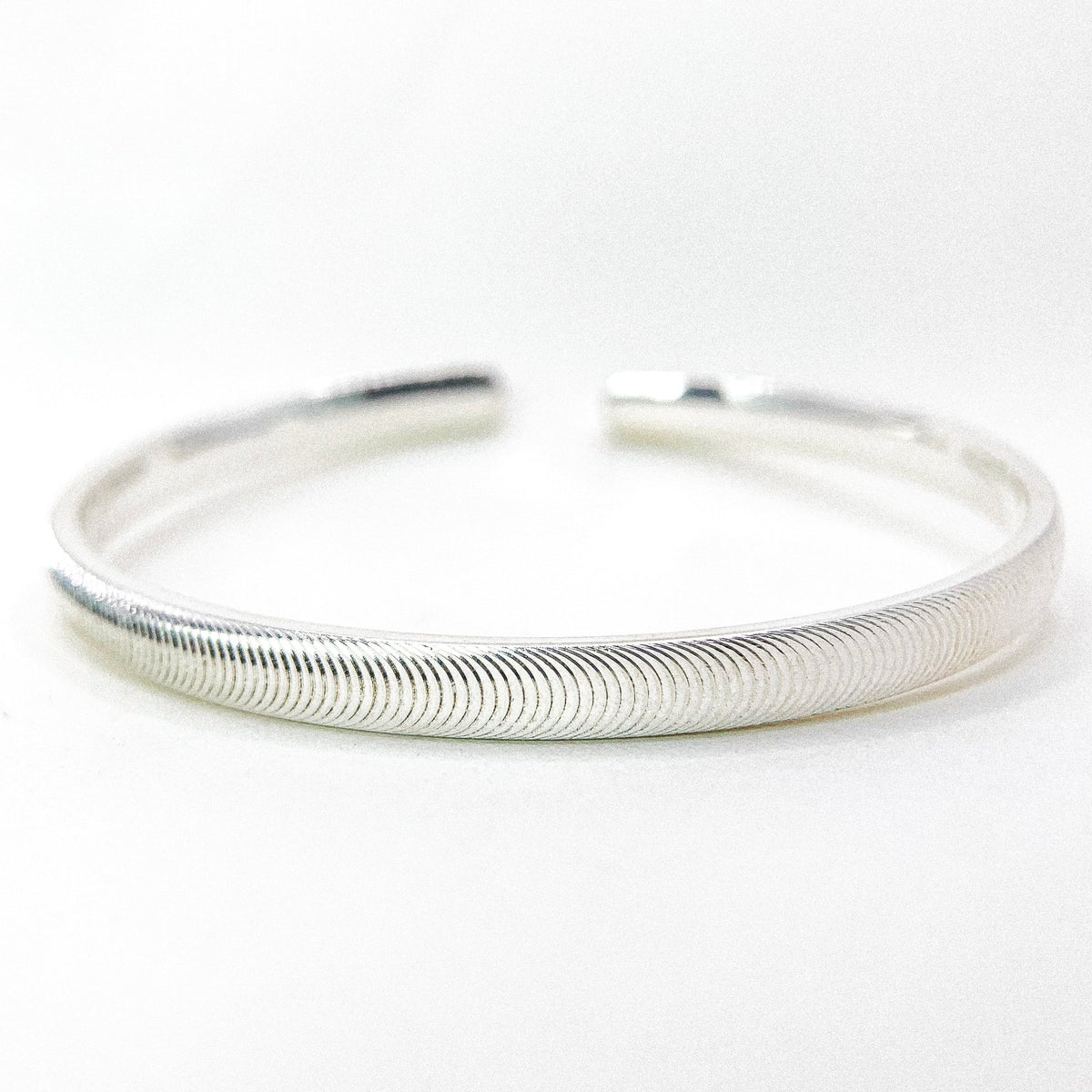Cat Eye Effect Silver Bangle