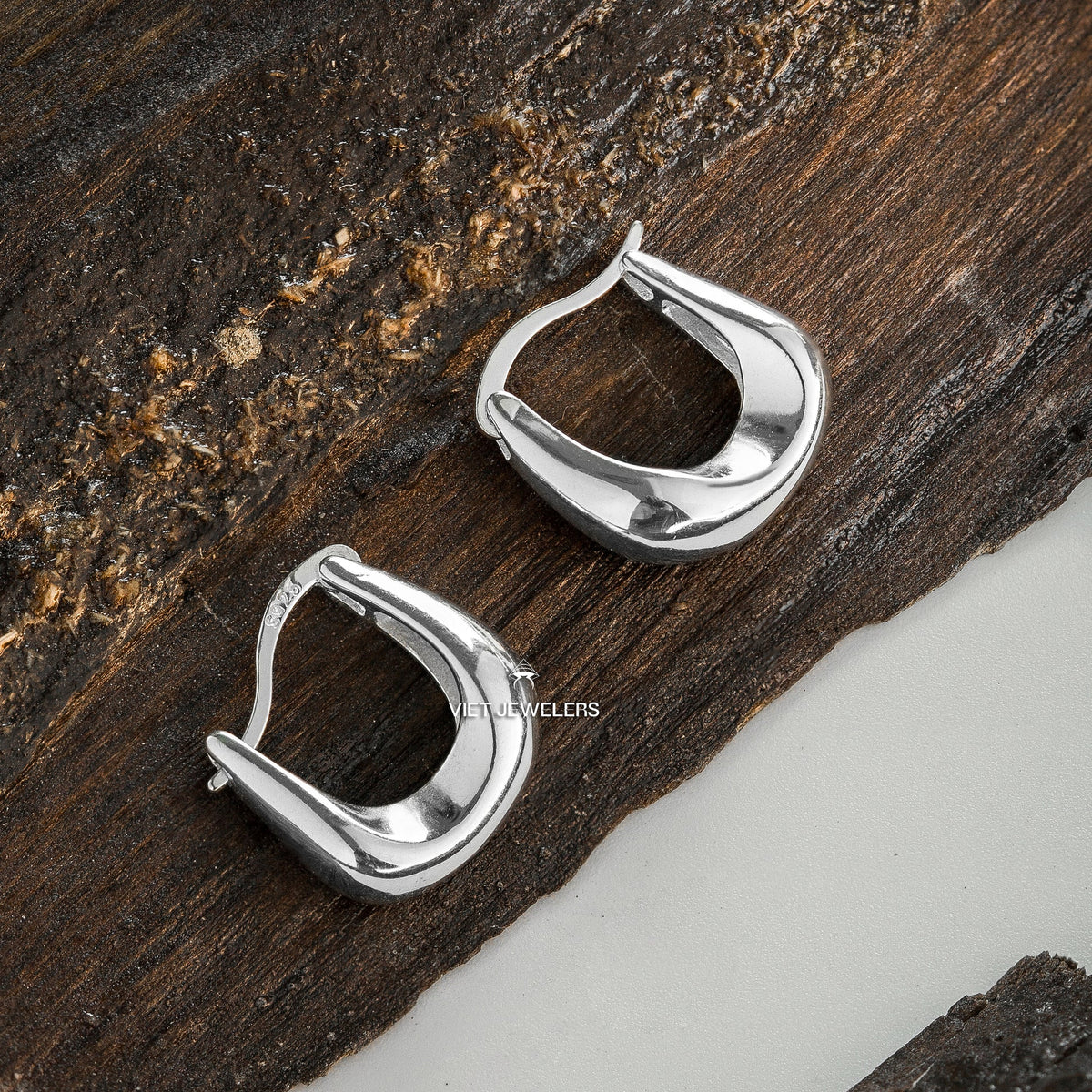 Oval Glass Bottom Ear Hoop